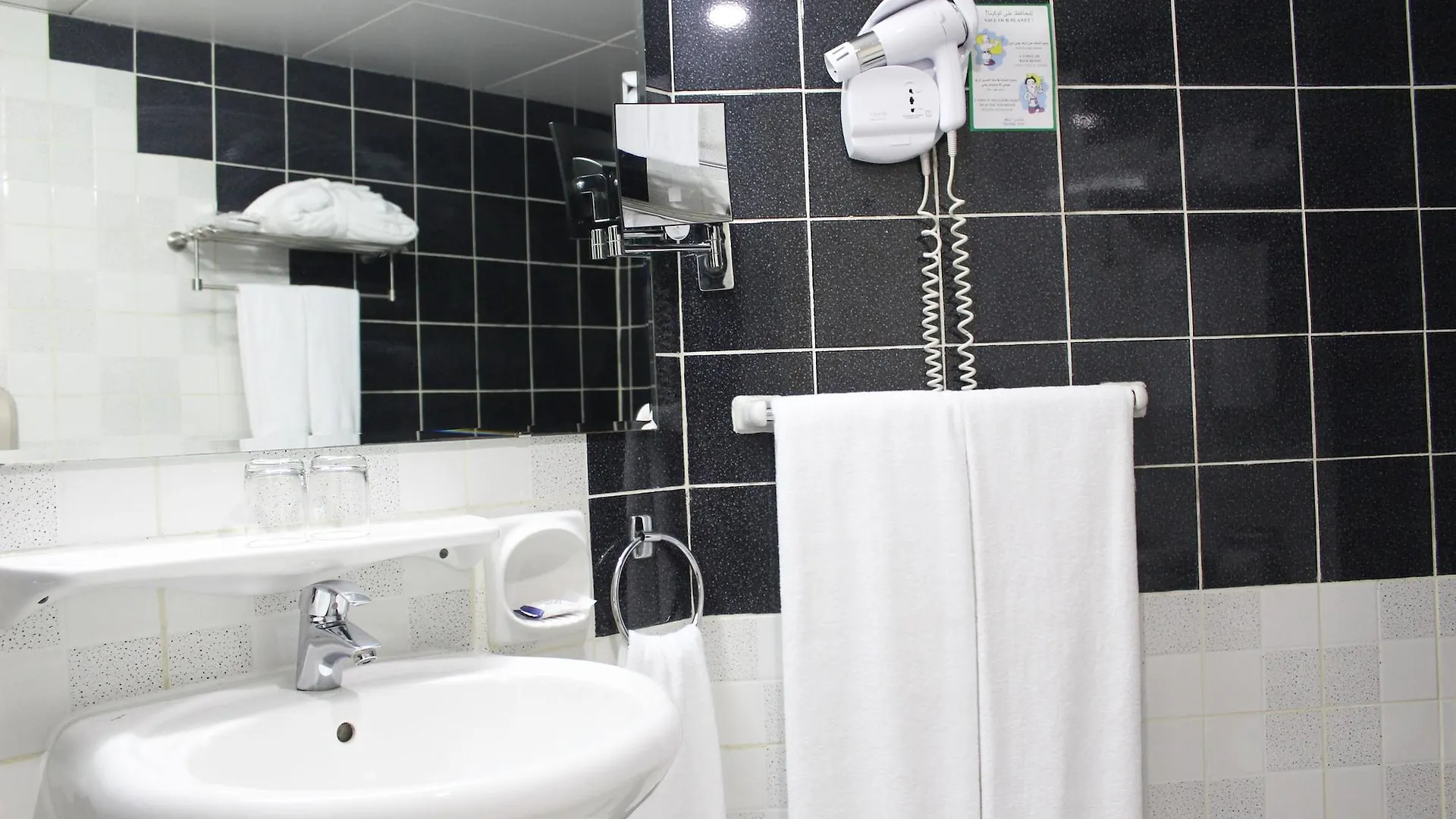Al Diar Dana Hotel Abu Dhabi 2*,  Emirati Arabi Uniti